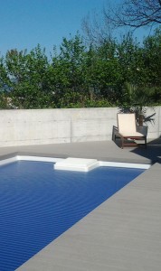 Poolverbauung mit Eco Deck Classic in Steingrau