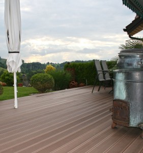 Terrasse mit Eco Deck Classic in Schokobraun