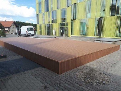 Terrasse für Firmenmitarbeiter in Eco Deck Classic in der Farbe Schokobraun
